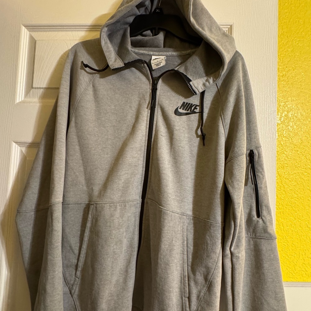 Nike Light Gray Zip-Up Hoodie with Black Accents